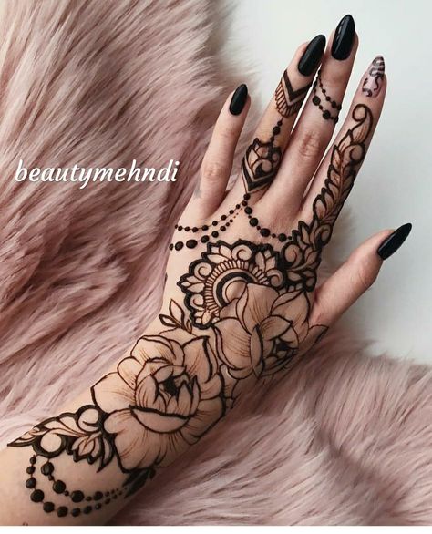 Rose Henna, Organic Hair Dye, Hair Henna, Henne Tattoo, Hand Mehndi Designs, Jagua Henna, Henna Powder, Henna Inspired Tattoos, Cute Henna