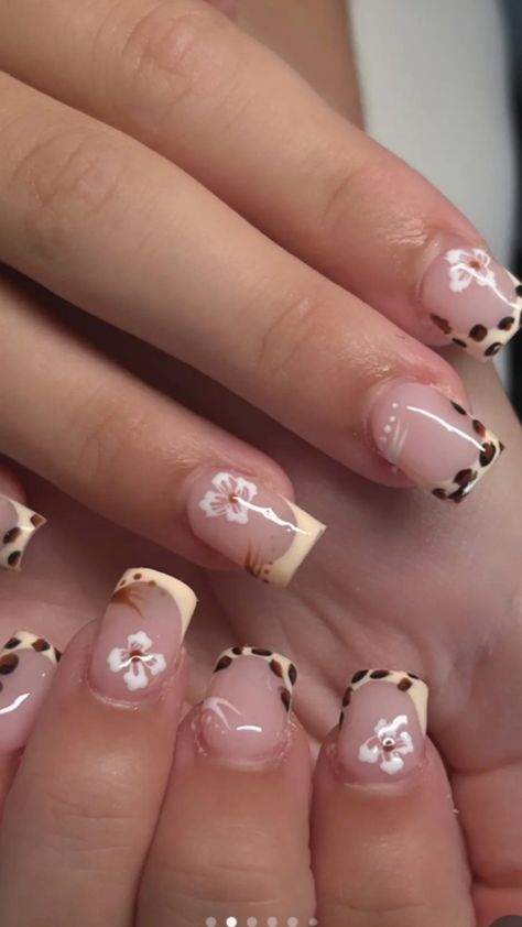 Nail ideas Nail Art Designs Vacation, Cheetah Hibiscus Nails, Hibiscus Nails, Vacay Nails, Turtle Design, Holiday Nails, Short Nails, Nail Ideas, Hibiscus