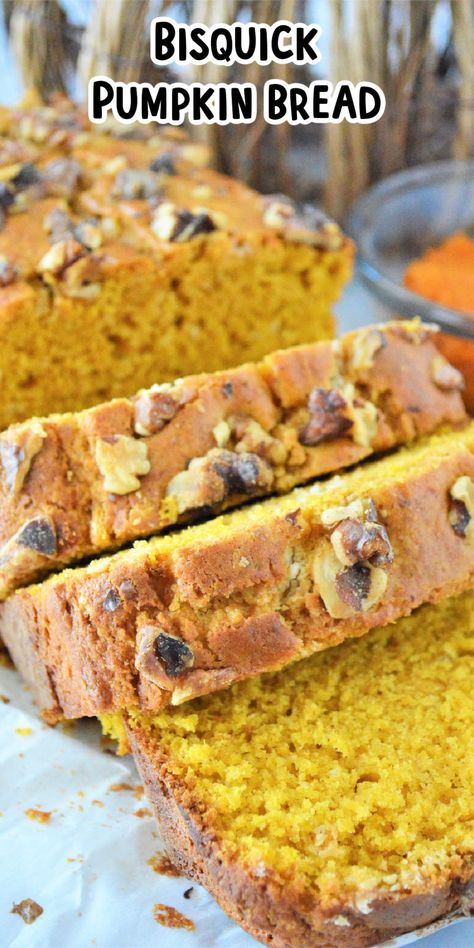 Fall is finally on its way and I am ready to bake up a storm! One of my all-time favorite pumpkin bread is Bisquick Pumpkin Bread. It's moist, fluffy, and perfect for when you want something sweet but don't have a lot of time on your hands. - Vintage Recipe Tin Bisquick Coffee Cake Recipe, Bisquick Chocolate Chip Cookies, Jiffy Mix Recipes, Vegan Pumpkin Bread, Frozen Pumpkin, Bisquick Recipes, Recipe Tin, Pumpkin Bread Recipe, Easy Bread Recipes