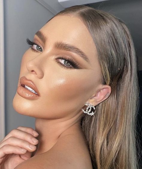 Elegant Glam Makeup Looks, Eye Makeup Sparkle Glitter Eyeshadow, Brown Sparkle Eye Makeup, Sculpted Makeup Look, Casual Glam Makeup, Scetches Drawing, Smoked Out Winged Liner, Nude Glam Makeup, Valentines Makeup Looks