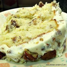 What Southern girl doesn't like Cream Cheese and Pecans? This Quick Italian Cream Cake starts with a cake mix. Just a few added ingredients produces a moist and decadent cake that tastes home made. Quick Italian Cream Cake Recipe, Italian Cream Cake Recipe, Resipi Kek, Italian Cream Cakes, Italian Cream, White Cake Mixes, Think Food, Diet Vegetarian, Cake Mix Recipes