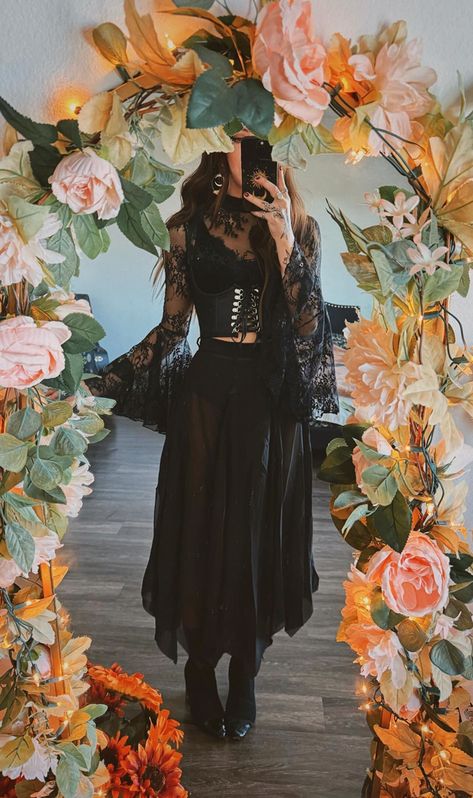 Witchy Going Out Outfit, Gothic Cowgirl Outfit, Goth Cowgirl Outfit, Witchy Cowgirl, Goth Hippie Outfits, Libra Outfits, Witchy Attire, Alt Hippie, Gothic Hippie