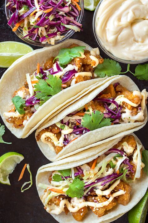 These General Tso's chicken tacos are a delicious and fun Asian fusion recipe with a south-of-the-border kick! | thecozyapron.com #generaltsoschicken #generaltsoschickentacos #chickentacos #asiantacos #fusiontacos Asian Wraps, General Tao Chicken, Asian Tacos, Fusion Tacos, Asian Fusion Recipes, General Tso's Chicken, Tofu Tacos, Tso Chicken, General Tso Chicken