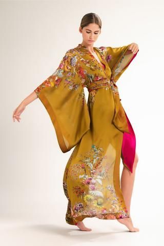 Feminine Body, Carine Gilson, Duster Kimono, Mode Kimono, Long Slip Dress, Classic Lingerie, Sleepwear Fashion, Kimono Design, Drape Dress