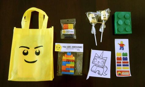 Lego Giveaway Ideas, Legos Birthday Party, Legos Birthday, Lego Party Decorations, Birthday Party Souvenirs, Lego Camp, Police Birthday Party, Lego Themed Party, Police Birthday