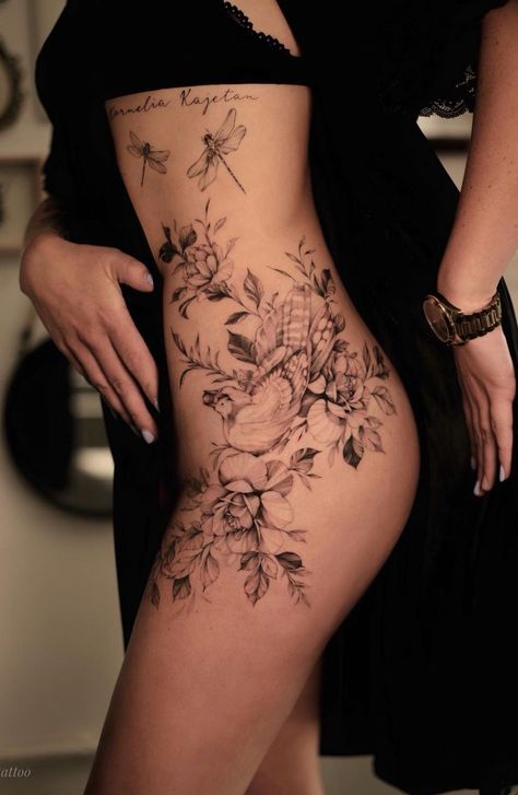 Floral Hip Tattoo, Kraken Tattoo, Hip Tattoo Designs, Ocean Tattoo, Hip Thigh Tattoos, Hip Tattoos Women, Tattoo Designs For Girls, Tattoo Life, Hip Tattoo