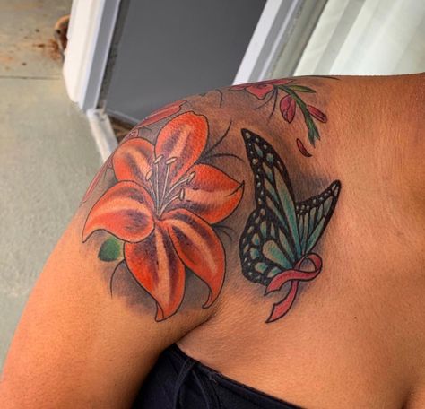 Black Women Shoulder Tattoo, Green Tattoo On Dark Skin, Colorful Shoulder Tattoo, Green Tattoo, Floral Back Tattoos, Green Tattoos, Small Girly Tattoos, Tattoos To Cover Scars, Feminine Tattoo Sleeves