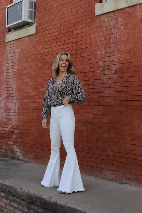 White Bell Bottom Jeans Outfit, White Bell Bottoms Outfit, Bell Bottom Jeans Outfit 70s, White Bell Bottom Jeans, Bottom Jeans Outfit, White Bell Bottoms, Bottoms Outfit, Bell Bottom Jeans Outfit, Bell Bottoms Outfit