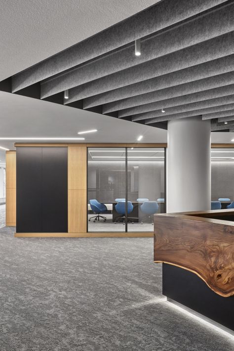 National Geographic Offices – Washington DC Dairy Design Ideas, Modern Corporate Office Design, Office Ceiling Design, Modern Corporate Office, Office Inspiration Workspaces, Interior Design Hd, Baffle Ceiling, Home Office Furniture Design, Acoustic Ceiling Tiles