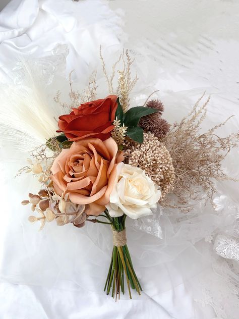 Burnt Orange Bride Bouquet, Burnt Orange Bridesmaid Bouquet, Bridesmaid Bouquets Fall, Bridemaid Bouquet, Fall Flower Girl, Orange Wedding Decorations, Pampas Bouquet, Bouquet Fall Wedding, Orange Wedding Bouquet