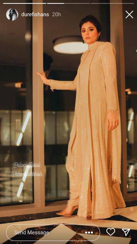 Hijabi Women, Sana Javed, Desi Aesthetics, Trendy Dresses Summer, Designer Outfit, Ideal Beauty, Desi Fashion Casual, Desi Fashion, Dresses Summer