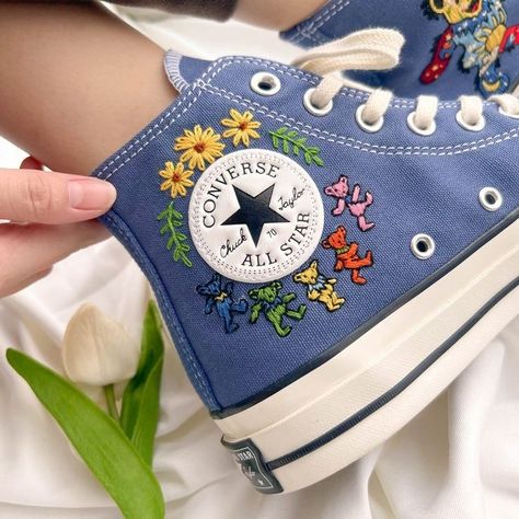 Mushroom Converse/Embroidered Converse High Tops Red Mushrooms And Yellow Flower/Custom Bees Embroidered Converse High Tops, Flowers Kawaii, Converse Embroidery, Kawaii Mushroom, Converse Design, Red Mushrooms, Converse Hi, Embroidered Converse, High Top Chucks