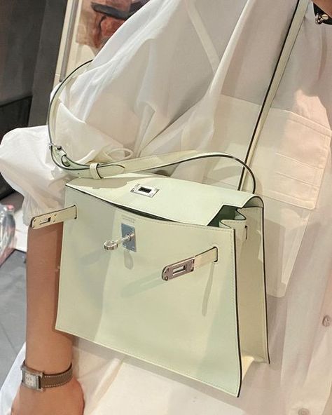 Hermes Kelly Danse Outfit, Kelly Danse Hermes, White Hermes Kelly, Hermes Mini Kelly Pochette, Vert Criquet Hermes, Hermes Wishlist, Hermes Vert Fizz, Kelly Danse, Hermes Kelly Retourne