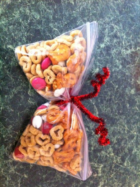 Easy Valentines Breakfast, Valentines Breakfast Ideas, Easy Valentines Snacks, Class Snacks, Breakfast Ideas For Kids, Kids Party Snacks, Pinterest Valentines, Valentines Breakfast, Roses Valentine