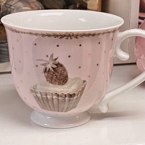 Pretty Mess, Pretty Mugs, Cute Kitchen, Ceramics Pottery Art, Cute Cups, Cute Mugs, Pink Aesthetic, Cute Love, Tea Set