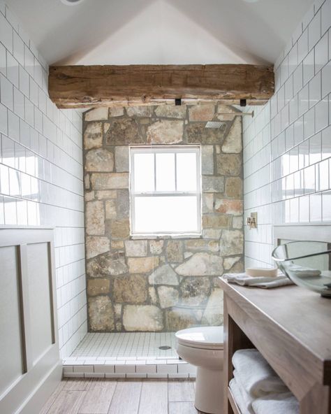 Interior Design | Home Decor on Instagram: “All about the textures! . . . #modernrustic #modernrusticdecor #modernrusticdesign #rusticmodern #rusticbathroom #rockwall #beams…” Stile Joanna Gaines, Bathroom Joanna Gaines, Joanna Gaines Bathroom, Fixer Upper Bathroom, Cabin Bathrooms, Stone Bathroom, Farmhouse Master, Antique Tiles, Green Room