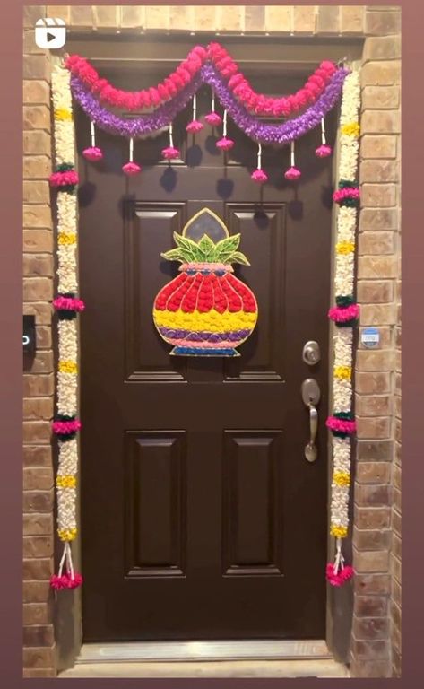 Diwali Inspiration, Door Flower Decoration, Festival Pictures, Home Flower Decor, Janmashtami Decoration, Diy Floral Decor, House Warming Ceremony, Flower Garland Wedding, Diwali Decorations At Home