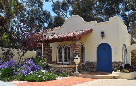 Spanish Bungalow | I spent two days this April in San Diego … | Flickr Spanish Casita, Mission Revival, Boho Glam Home, Spanish Casa, Hacienda Homes, Spanish Homes, Spanish Revival Home, Spanish Mission, Spanish Bungalow