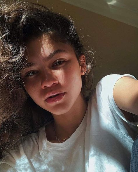 Zendaya Coleman on Instagram: "Natural Beauty @zendaya #zendaya" No Makeup, A Woman, Celebrities, Makeup, Hair, White, Instagram, Make Up