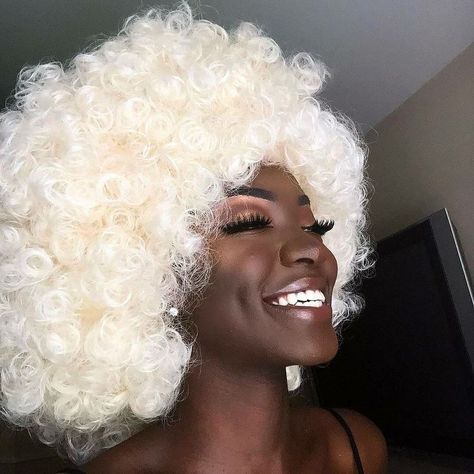 White Hair Dark Skin, White Curly Hair, White Afro, Silky Black Hair, Natural White Hair, Blonde Afro, Dyed Curly Hair, Cute Box Braids Hairstyles, Dyed Natural Hair