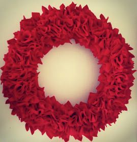 making it feel like home: Felt Wreath Diy Christmas Ribbon Wreath, Red Mesh Wreath, Felt Wreaths, Burlap Wreath Tutorial, Fall Mesh Wreaths, Christmas Diy Decor, Valentine Wreaths, Felt Squares, Easy Diy Wreaths