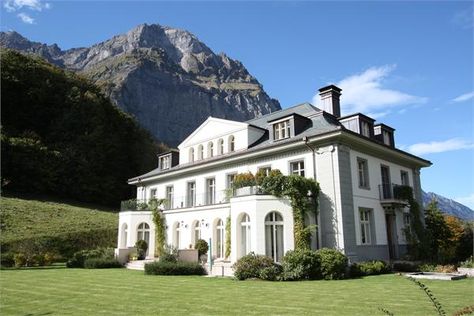 Glorious villa for sale in Glarus, Switzerland.  It features an impressive and expansive view into the Glarner Alps. Swiss House Design, Switzerland Homes, Glarus Switzerland, House In Switzerland, Big Swiss, Switzerland Home, Switzerland House, Swiss Architecture, Switzerland Luxury