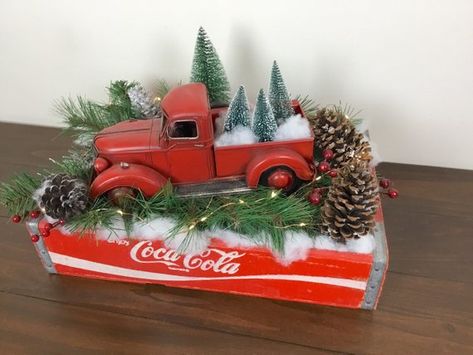 Vintage Truck Christmas, Outside Christmas Decorations, Coca Cola Christmas, Christmas Displays, Christmas Vignettes, Christmas Red Truck, Old Truck, Brush Trees, Christmas Themes Decorations