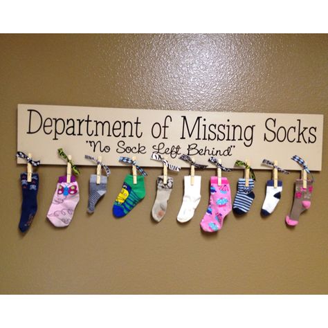 Cutest sign ever! And yes, all those socks are missing its match :( Missing Socks Sign, Missing Socks, Laundry Room Decorating, Lost Socks, Laundry Decor, Diy Dollar Store Crafts, Cadeau Diy, Laundry Mud Room, Cute Signs