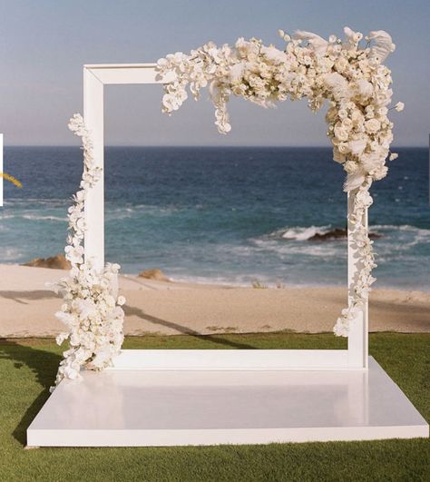 Wedding Arch For Pictures, Wedding Arch Winter, Simple Wedding Arch, Wedding Gate, White Wedding Arch, White Wedding Decorations, Wedding Alters, Wedding Planning Decor, Wedding Backdrop Design