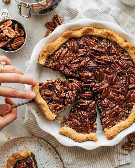 The BEST Pecan Pie (VIDEO) | Butternut Bakery Jenna Butternut Bakery, Jenna Barnard, Nutella Truffles, Christmas Goals, Best Pecan Pie Recipe, Butternut Bakery, Pecan Pie Crust, Bake Christmas, Cookies Chewy