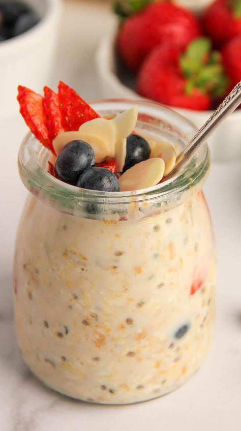 Overnight Oats with Chia Seeds Over Night Oats With Chia, Overnight Oats With Chia Seeds, Oats With Chia Seeds, Overnight Oats With Chia, Chai Pudding, Granola Oats, Ministry Of Curry, Breakfast Lunch Ideas, Soak Chia Seeds