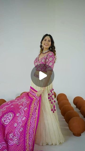 Bandhani Lehenga Designs, Bandhani Dupatta Lehenga, Saree As Lehenga, Cream Lehenga, Rajasthani Lehenga, Bandhani Lehenga, Bandhani Dupatta, Haldi Outfit, Navratri Special