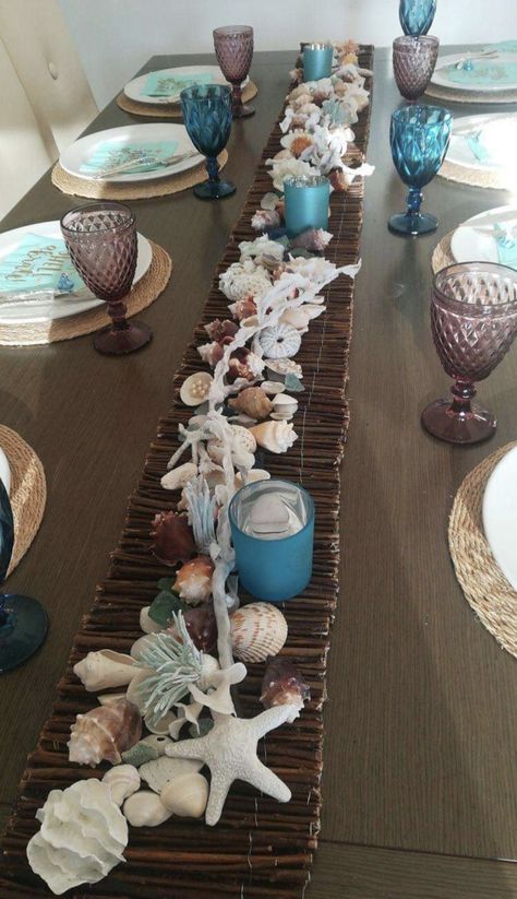 Water Theme Table Decor, Beach Dinner Party Food, Shell Centerpieces Table Decorations, Beach Theme Table Setting, Shell Table Setting, Beach Theme Table Decorations, Beach Themed Wedding Centerpieces, Beach Table Settings, Beach Theme Centerpieces