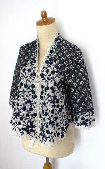 Turuntum Kebaya Lurik, Batik Blazer, Model Dress Batik, Mode Batik, Outer Batik, Kebaya Lace, Batik Dress Modern, Batik Kombinasi, Batik Clothing