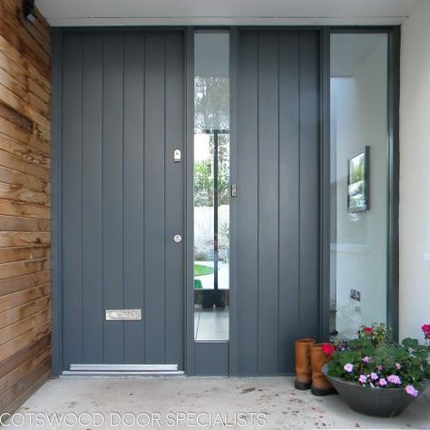 Mid Century Modern Entrance, Grey Front Door, Garage Door Types, Garage Door Styles, Contemporary Front Doors, Victorian Door, Bungalow Renovation, Modern Entrance, Bungalow Exterior