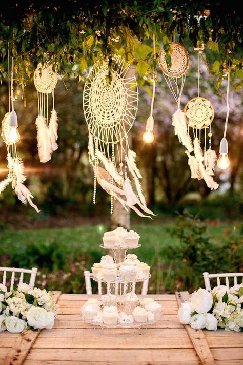 Dream Catcher Wedding | Bridal Musings Wedding Blog Hippie Chic Weddings, Dreamcatcher Wedding, Dream Catcher Wedding, Dreamcatcher Diy, Diy Dream Catcher, Rustic Wedding Decorations, Bohemian Wedding Decorations, Bohemian Theme, Hippie Wedding