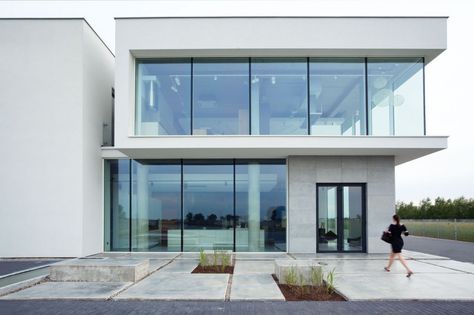 ZAJC Showroom and Production Hall / IPNOTIC Architecture Warehouse Facade, Concrete Staircase, Commercial Design Exterior, Hospital Architecture, Hotel Exterior, Concrete Architecture, Office Building Architecture, Clinic Interior Design, Glass Building