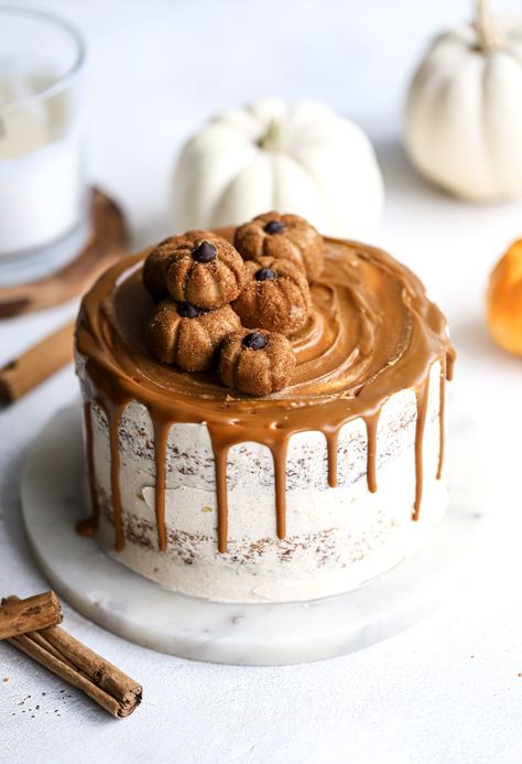 Mini Biscoff Pumpkins Apple Sponge Cake, Apple Layer Cake, Charlotte Roberts, Vegan Apple Cake, Biscoff Cookie Butter, Layer Cake Recipes, Cake Vegan, Raw Vegan Recipes, Spiced Apples