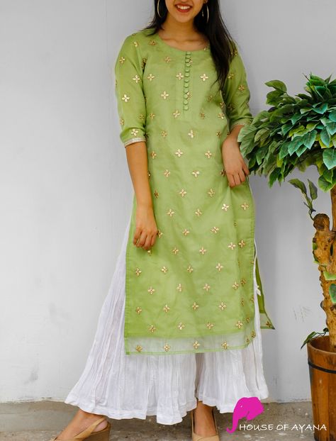 Green Kurti, Organza Kurti, Silk Kurti Designs, Indian Kurti Designs, Kurti Sleeves Design, New Kurti Designs, Indian Designer Suits, Simple Kurta Designs, Designer Kurti Patterns