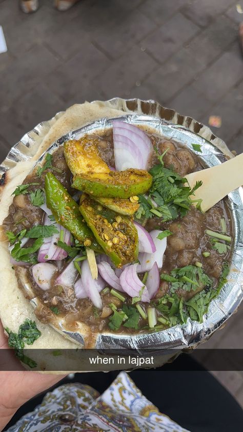 spicy chhole kulche, an old delhi street food Saree Pics Poses Selfie, Delhi Street Food, Pics Poses, Punjabi Food, Poses Selfie, Instagram And Snapchat, Abaya Fashion, Beauty Lifestyle, Spicy Recipes