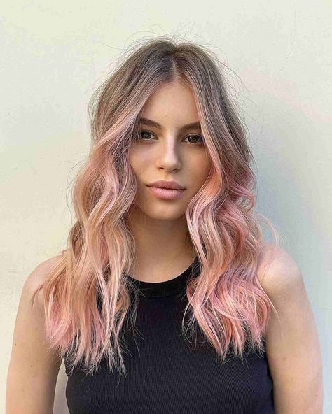 This pastel pink highlights is a hairstyle you can try which will work out quite well for you. You can check out our gallery of hair highlight ideas and choose which one looks best for you. // Photo Credit: @volkoboyk on Instagram Blonde With Pink Hair, Hair Dye Blonde, Pastel Colored Hair, Ombre Pink Hair, Pastel Pink Hair Ombre, Base Hair Color, Pale Pink Hair, Pink Hair Streaks, Pink Hair Highlights