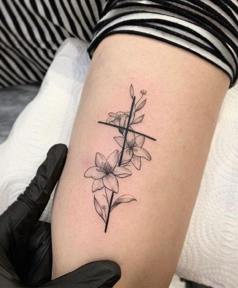 Tattoo Ideas - tattoo inspiration - tattoo fonts - tatto fun Cross Tattoos For Women, Small Quote Tattoos, Inspiration Tattoos, Pretty Tattoos For Women, Tattoo Ideas Female, Flowers Tattoo, Thigh Tattoos Women, Classy Tattoos, Tattoo Feminina