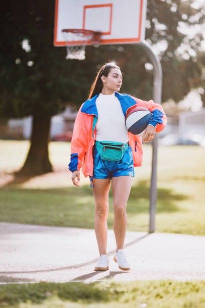 Girl Wearing a Fanny Pack, 1980s Fashion. 80s Tracksuit, Fanny Pack Outfit, Outfit 80s, 90s Outfit, 1980s Fashion, Girls Wear, Waist Bag, Fanny Pack, How To Wear