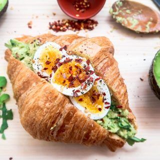 Croissant Avocado Egg, Avocado Croissant, Croissant Ideas, Brunch Boards, Egg Croissant, Boiled Egg Sandwich, Mini Breads, Korean Pork Belly, Korean Ingredients