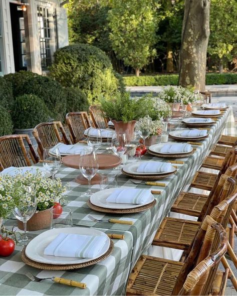 Potted Rosemary, Tomatoes On The Vine, Tuscan Table, Spring Table Settings, Bbq Table, Lunch Table, Gorgeous Birthday, Harbor Springs, Tuscan Inspired