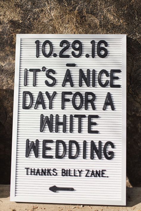 Rocker Wedding, Diy Wedding On A Budget, Rock N Roll Wedding, Music Themed Wedding, Wedding Thanks, Rock Wedding, Rock N Roll Bride, Music Themed, Festival Wedding