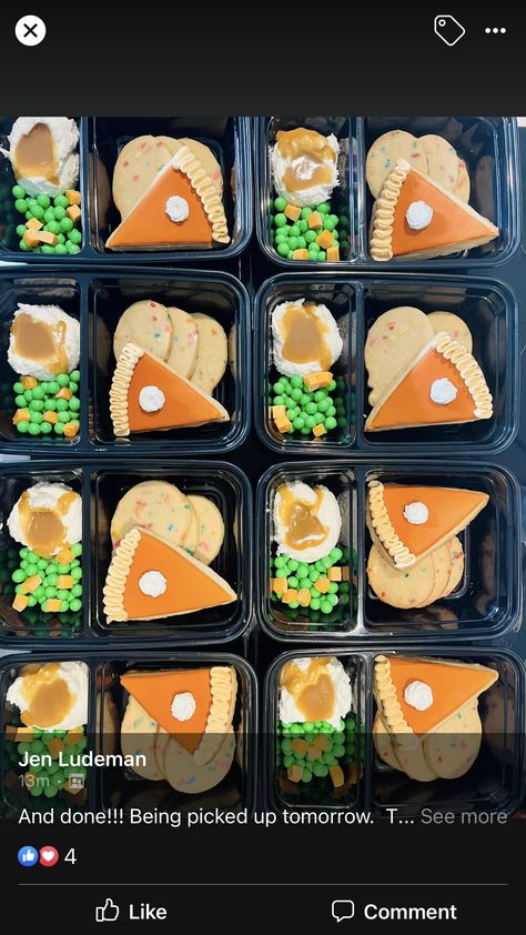 Thanksgiving Cookie Platter Decorated, Turkey Cookie Platter Decorated, Decorated Cookie Platters, Thanksgiving Cookie Platter, Cookie Thanksgiving, Cookie Kits, Sunshine Vibes, Green Market, Turkey Cookies