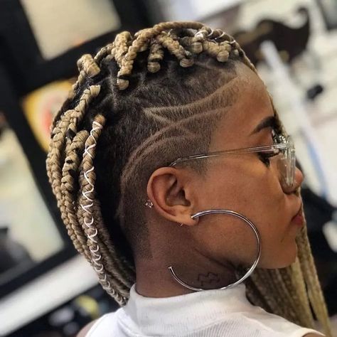 classy undercut on black women Hairstyles With Shaved Sides, Box Braids Shaved Sides, Braids With Fade, Braids With Shaved Sides, Undercut Long Hair, Shaved Side Hairstyles, Shaved Hair Designs, Blonde Box Braids, Side Hairstyles