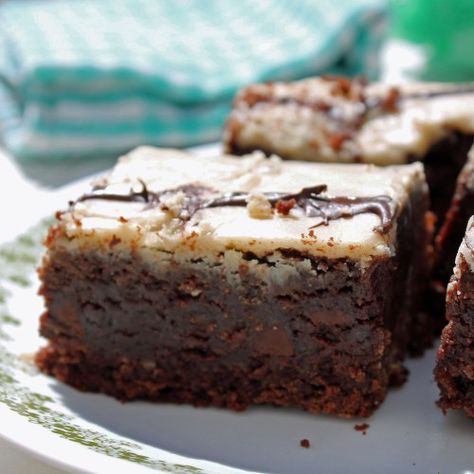 Extra Fudgy Kahlua Brownies with Kahlua Icing Kahlua Icing, Kahlua Brownies, Kahlua Recipes, Boozy Desserts, Peanut Butter Chocolate Chip, Brownie Cake, Brownie Bar, Desserts To Make, Cheesecake Bars