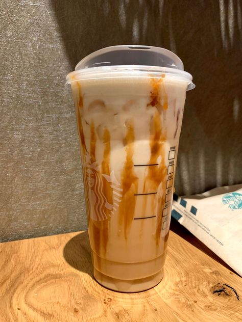 #starbucks #drink #aesthetic #cafe #caramel Food Drink Photography, Coffee Drinks, Caramel, Cafe, Coffee, Drinks, Canning